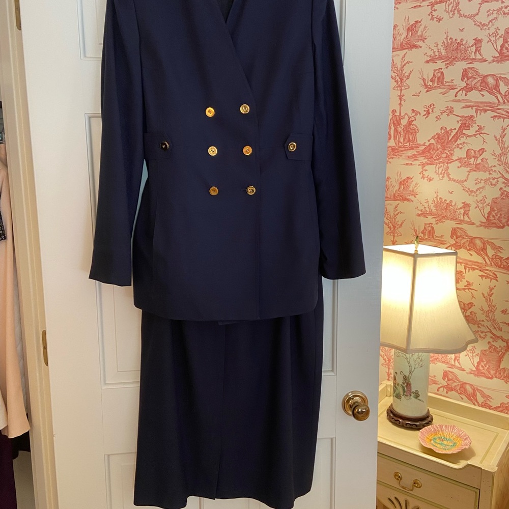 SuitBeautiful double breasted navy suit cotton blend
Excellent condition